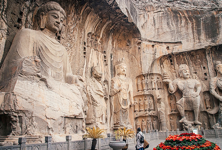 鄭州西安雙城８日－兵馬俑、華山、龍門石窟、少林寺、大唐不夜城、洛陽賞牡丹花