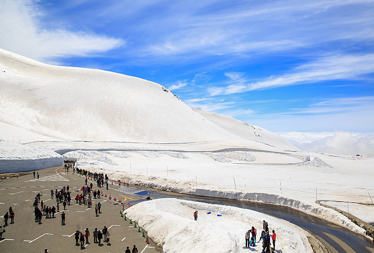 【走進雪之奇景與童話秘境】大阪立山黑部雪牆×合掌村×上高地×飛驒牛五日+國產牛燒烤或黑毛和牛涮涮鍋吃到飽(星宇)